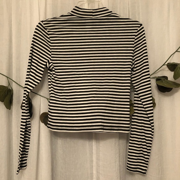 H&M Mock Neck Top - Picture 2 of 3